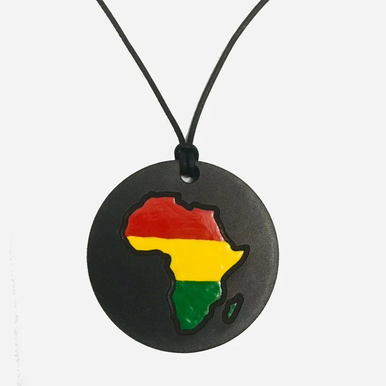 90s African Medallion Necklace - Image 3