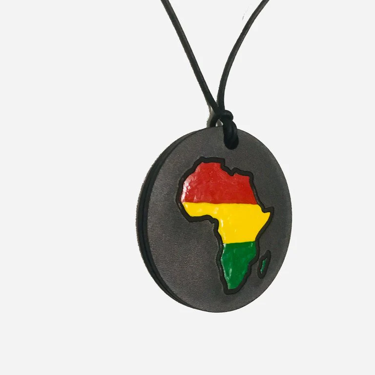 90s African Medallion Necklace - Image 4